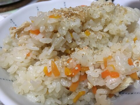 にんじん、ちくわ、油あげの炊き込みご飯